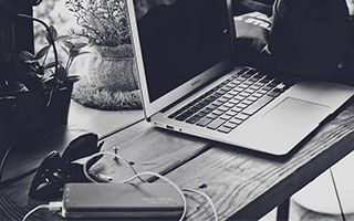 王勤伯：欧冠裁判恶性“犯规” 种族歧视让足球蒙羞